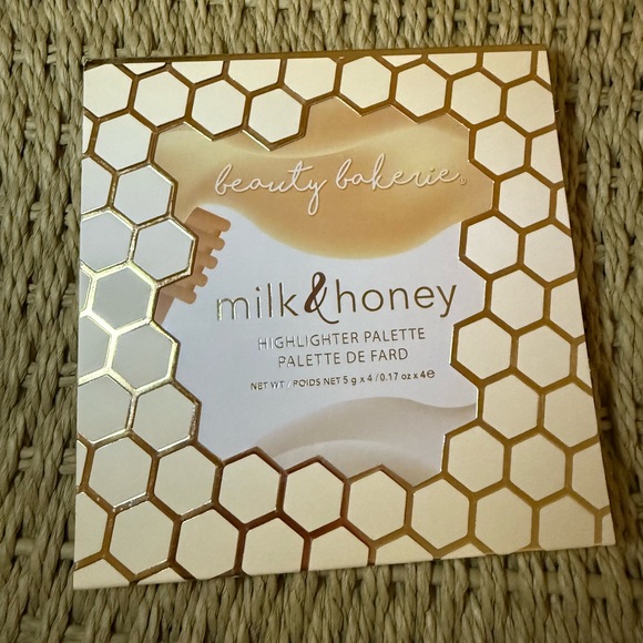 Milk & Honey Highlighter Palette - Picture 3 of 5